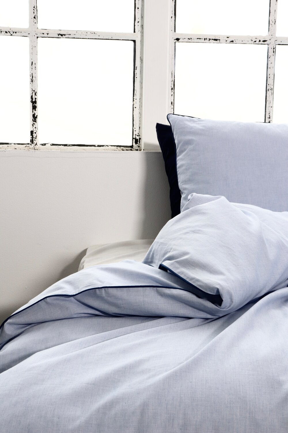 Chambre sengetøj, 140x220 cm - Lys Blå/Navy piping